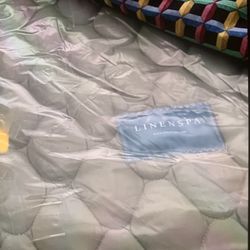 BRAND NEW TWINS MATTRESS AND BOX PLUS BED FRAME