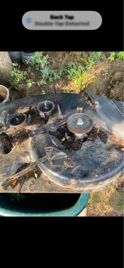 Craftsman LT1000 riding mower deck in good condition