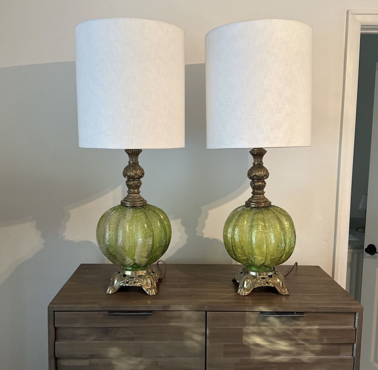 Weekend Sale!!! Gorgeous Pair Of (2) Vintage Mid-century Brass And Green Glass Lamps