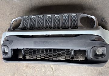2014-2018 Jeep Renegade Front Bumper Used Oem