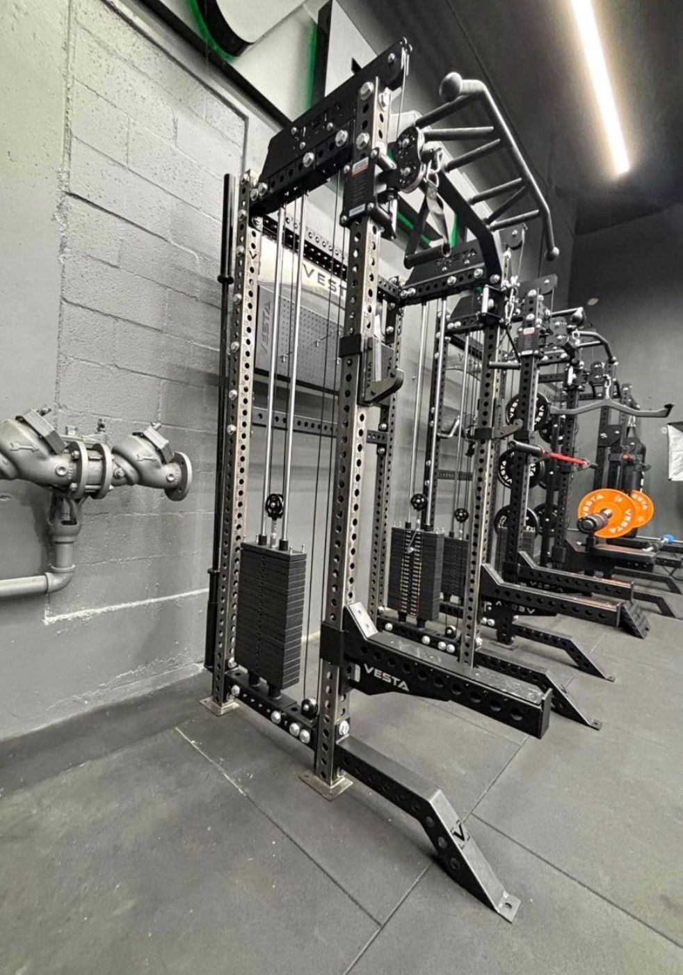 2IN1 Functional Trainer Half Rack Vesta Fitness - 200 lb weight stacks