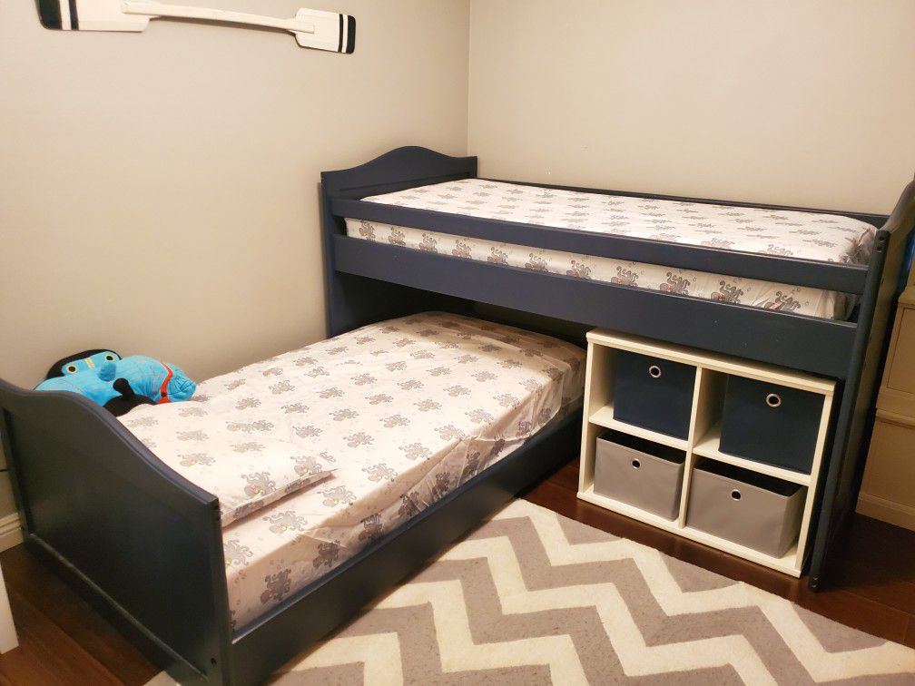 Loft twin bunk beds