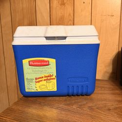 Rubbermaid 10-quart Cooler