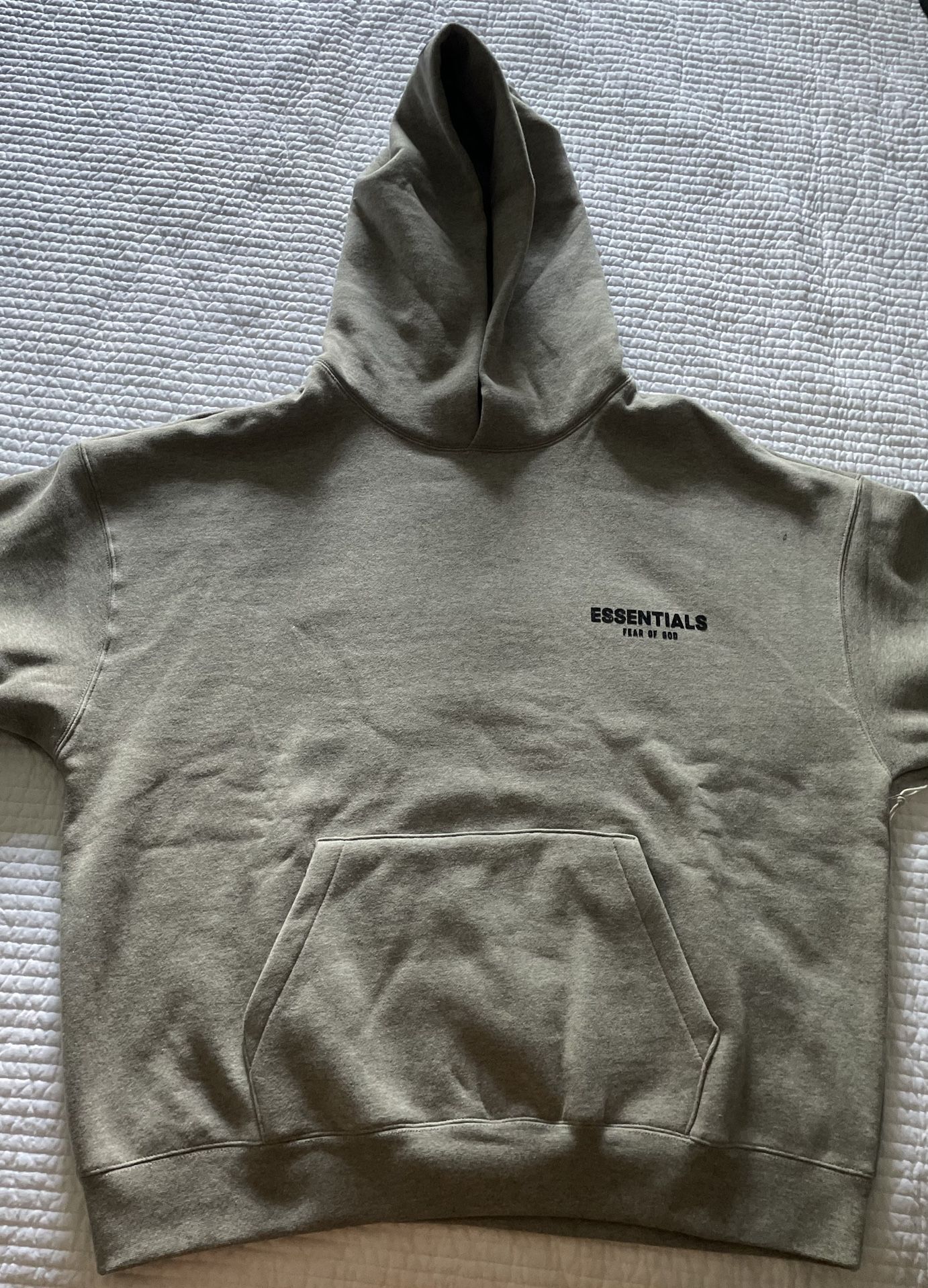 ☕️ Essentials Fear of God Hoodie – Dark Oatmeal (S–XL) ☕️ Model is 5’10 wearing size L– perfect oversized fit. Stay cozy and stylish with the rich,
