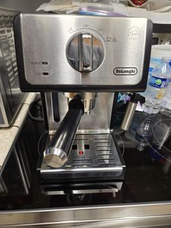 De'Longhi 15-Bar Pump Espresso and Cappuccino Machine ECP 3420