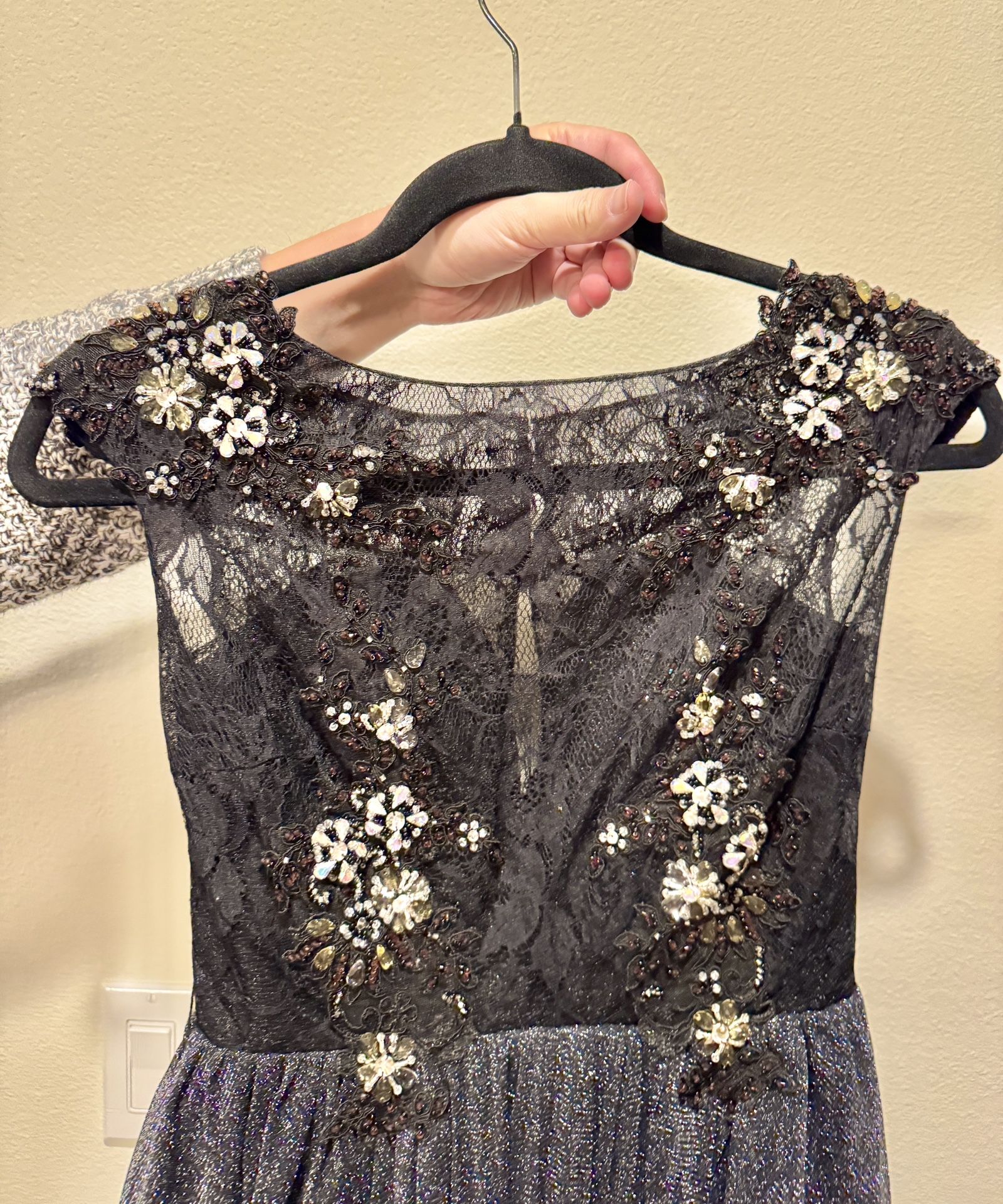Elegant Black Lace and Glitter Gown – Perfect for Formal Events