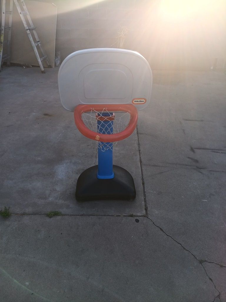 Little Tikes Basketball Goal