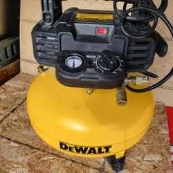 Dewalt 6 Gal. 165 PSI Electric Pancake Air Compressor