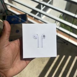 White Bluetooth Earbuds 2nd generation with MagSafe Case