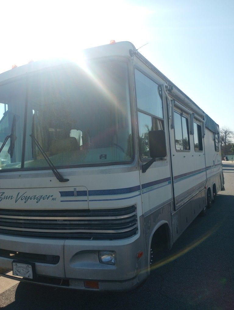 1996 Sun Voyager RV