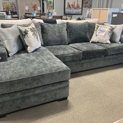 grey sectional ☑️✨ $1,599
