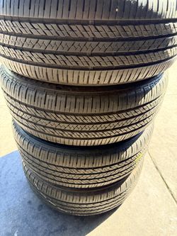 235 60 18 vendo un set de llantas usadas en excelente condición marca BRIDGESTONE