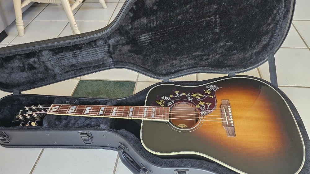 Gibson Hummingbird 2022