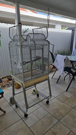 Jaula Gris Para Aves En Buenas Condiciones