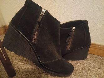 TOM's ankle boot w/wedge