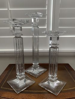 Pretty crystal candle sticks.