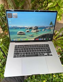 MacBook Pro - 2TB SSD - 32GB RAM - i9 8-CORE
