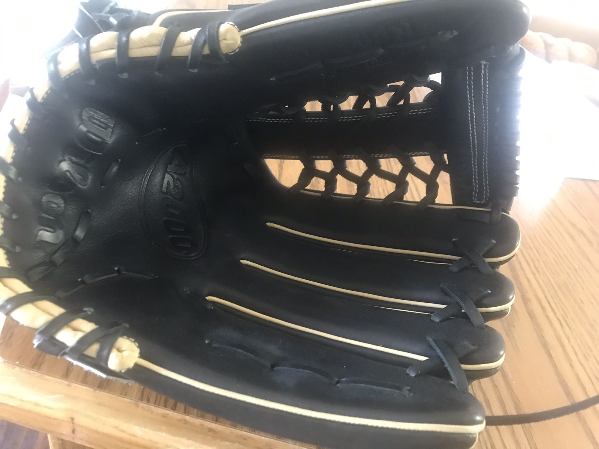 A2000 glove