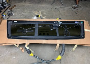 2022 ram 2500 back glass 