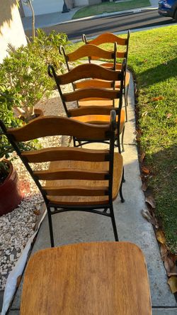 5 wood chair table set. Good condition!