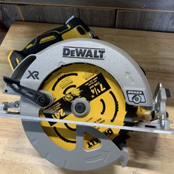DEWALT 20V MAX XR Cordless Brushless 7-1/4 in. Circular Saw (Tool Only)