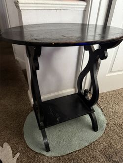 Vintage Small Oval Side / End Table