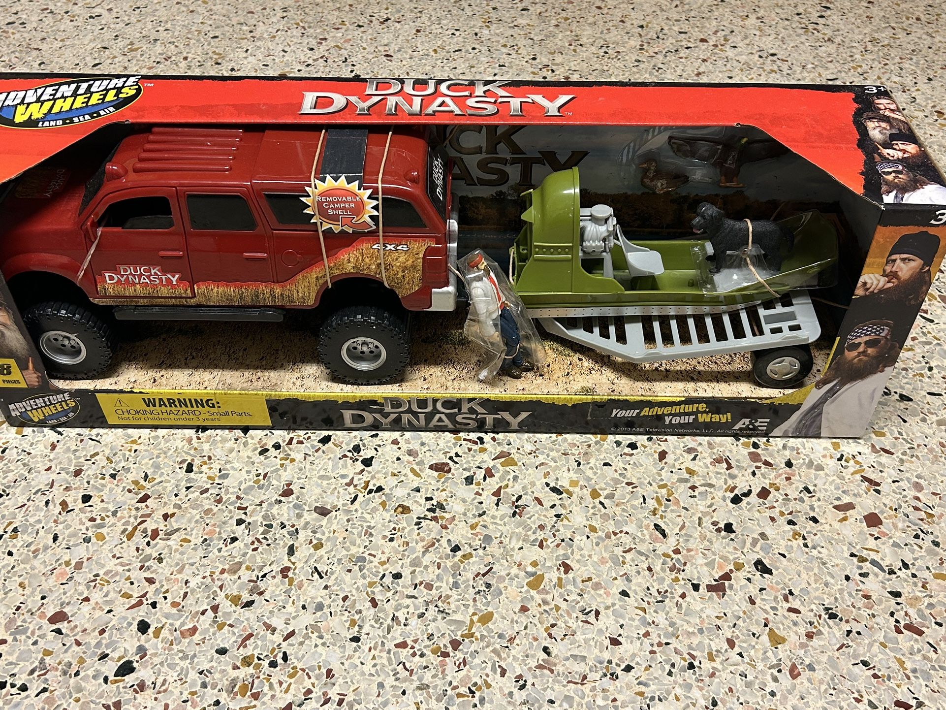 Duck Dynasty Toy Adventure Wheels Truck Trailer Airboat Willie And Dog