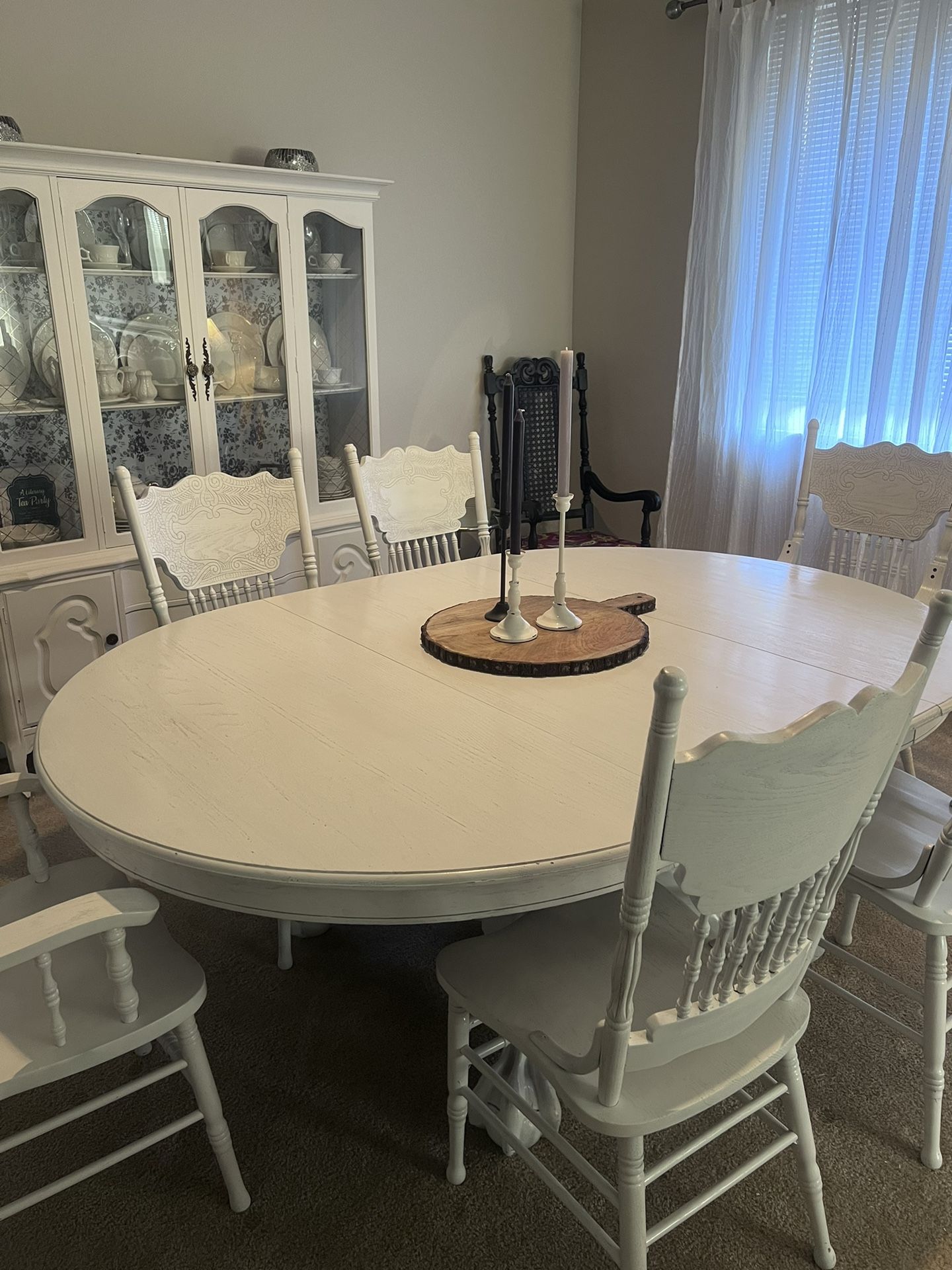 Shabby Chic White Round Dining Table With Leaf And Six Chairs