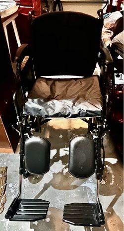 Wheelchair with Leg Rest