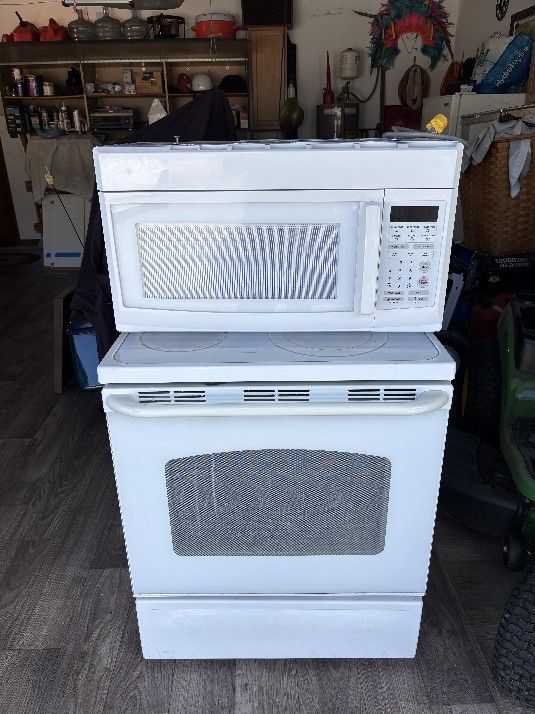 Stove And Microwave Pair