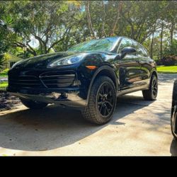 2014 Porsche Cayenne Platinum 4 Door 
