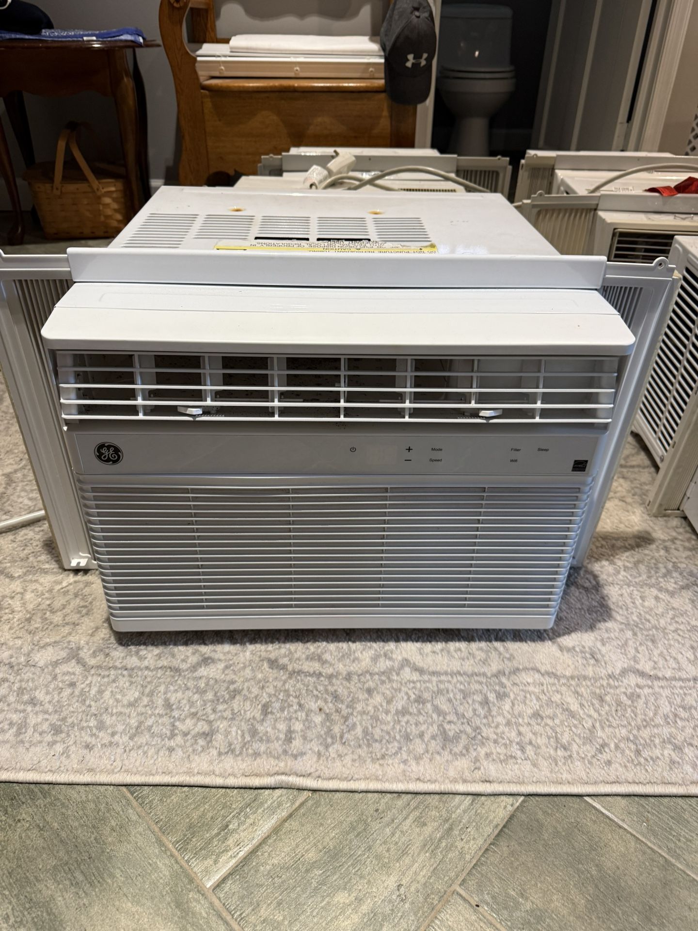 14000btu! This window AC unit is so good, it's blowing me away!