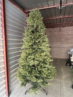 GE 10ft Tall Christmas Tree
