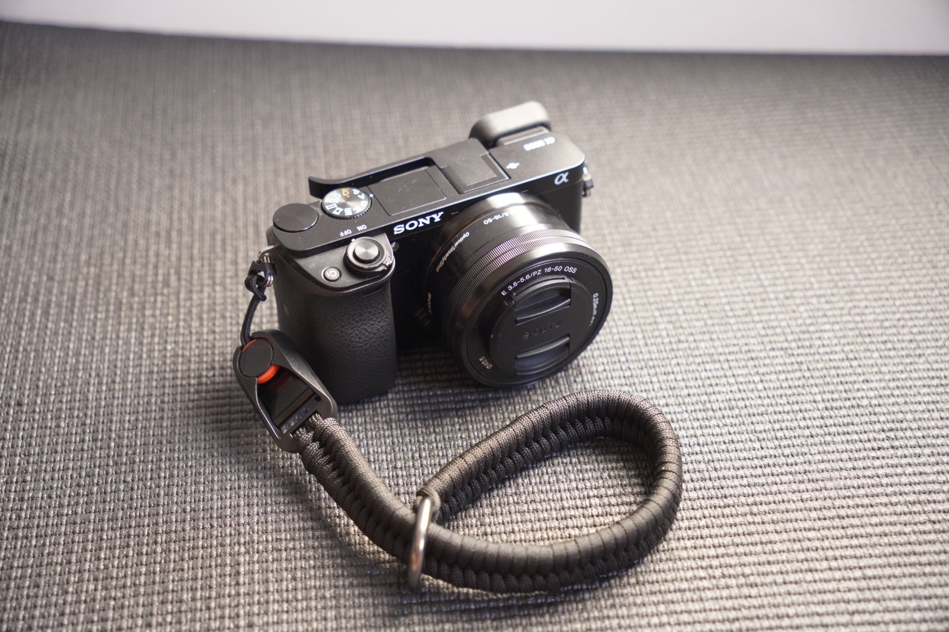 Sony A6000 + Sony 16-50mm OSS lens, Plus Extras - Low shutter count - 5.1k