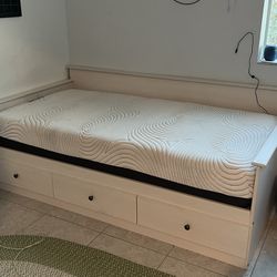 White Day Bed With Twin XL Mattress 