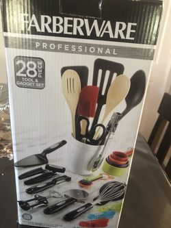 New Farberware Kitchen Set 