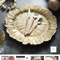 10 Pack Gold Round Reef Acrylic Plastic Charger Plates, Dinner Charger Plates 13"