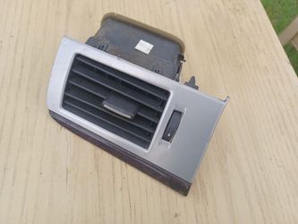 2007-2013 Cadillac Escalade driver-side dashboard air vent assembly - Used