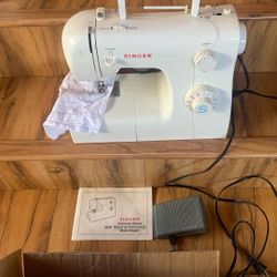 SINGER Tradition Swings Machine Like New