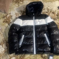 Tommy Hilfiger Jacket Mens Size M Black Hooded Puffer Warm Like Down Water Resistant