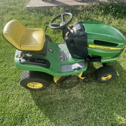 John Deere Lawnmower 
