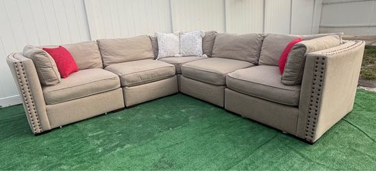Beautiful L-shaped sofa can be delivered for an additional cost Presio 350