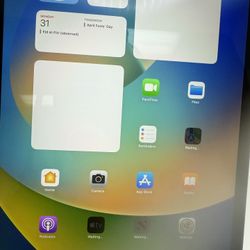 iPad Pro 1st Gen, 256 GB. Wifi only - 30 day warranty.