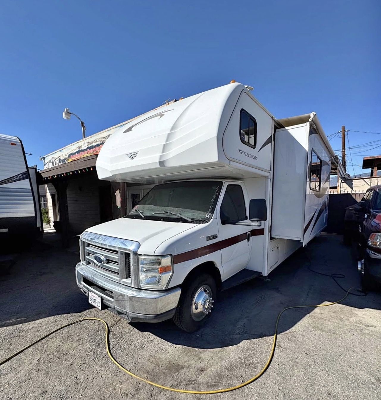 2013 Fleetwood Jamboree Motorhome/ Rv/ Travel Trailer 