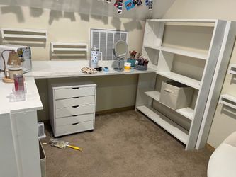 White Wood desk with shelves