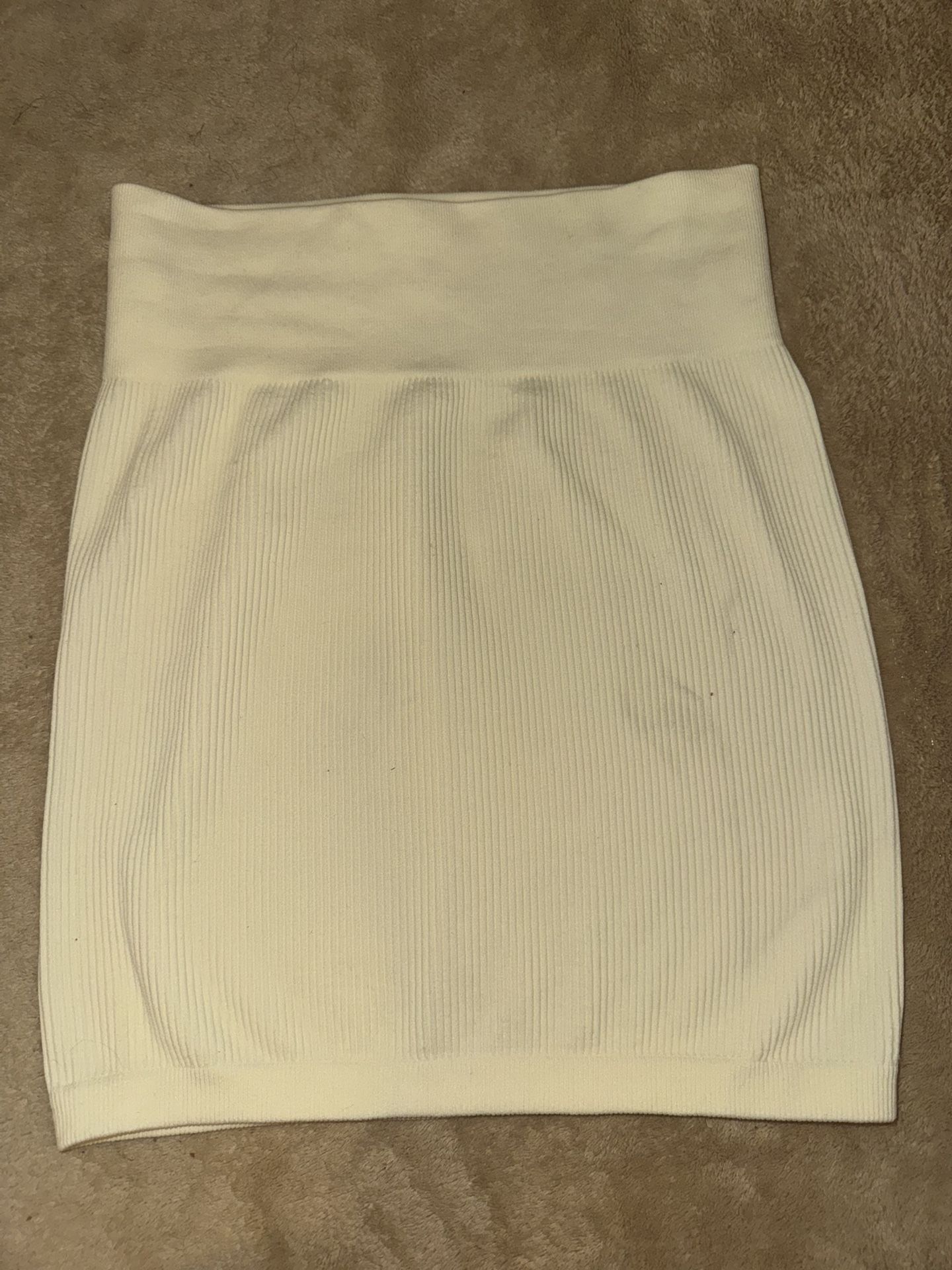 Ribbed White Mini Skirt | Seamless Stretch | XS/S Fit | Model Off-Duty