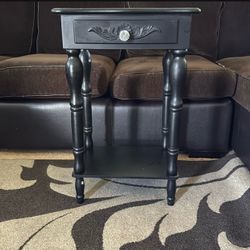 Colonial accent table black