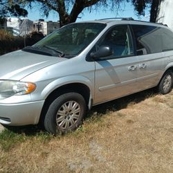 2004 Chrysler Town & Country
