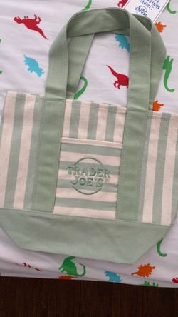 green trader joe’s bag