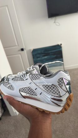 Bottega veneta orbit Size 10-11